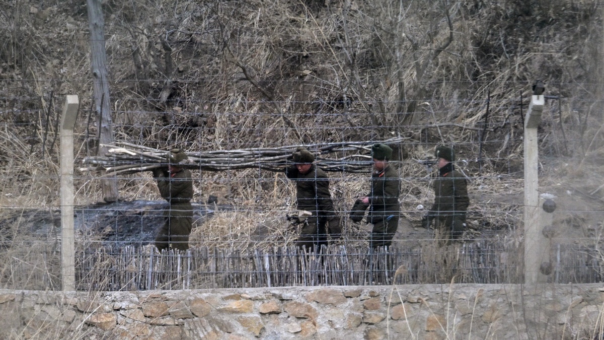 [新聞] 大量朝鮮士兵在俄烏邊境逃跑 俄軍背後追趕 未分類 第1張